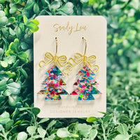 Add a pop of festive cheer to your holiday style with these handcrafted Christmas tree earrings! Featuring vibrant confetti-style acrylic in a dazzling rainbow of colors, each shimmering tree is topped with a gold-tone ribbon for the perfect festive finishing touch.