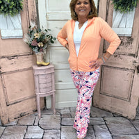 Stay chic and sun-safe in our Molly Wide Leg Pants in Tropical Haven print. With UPF50 fabric, side pockets, and a comfy stretch waistband, they’re perfect for summer.