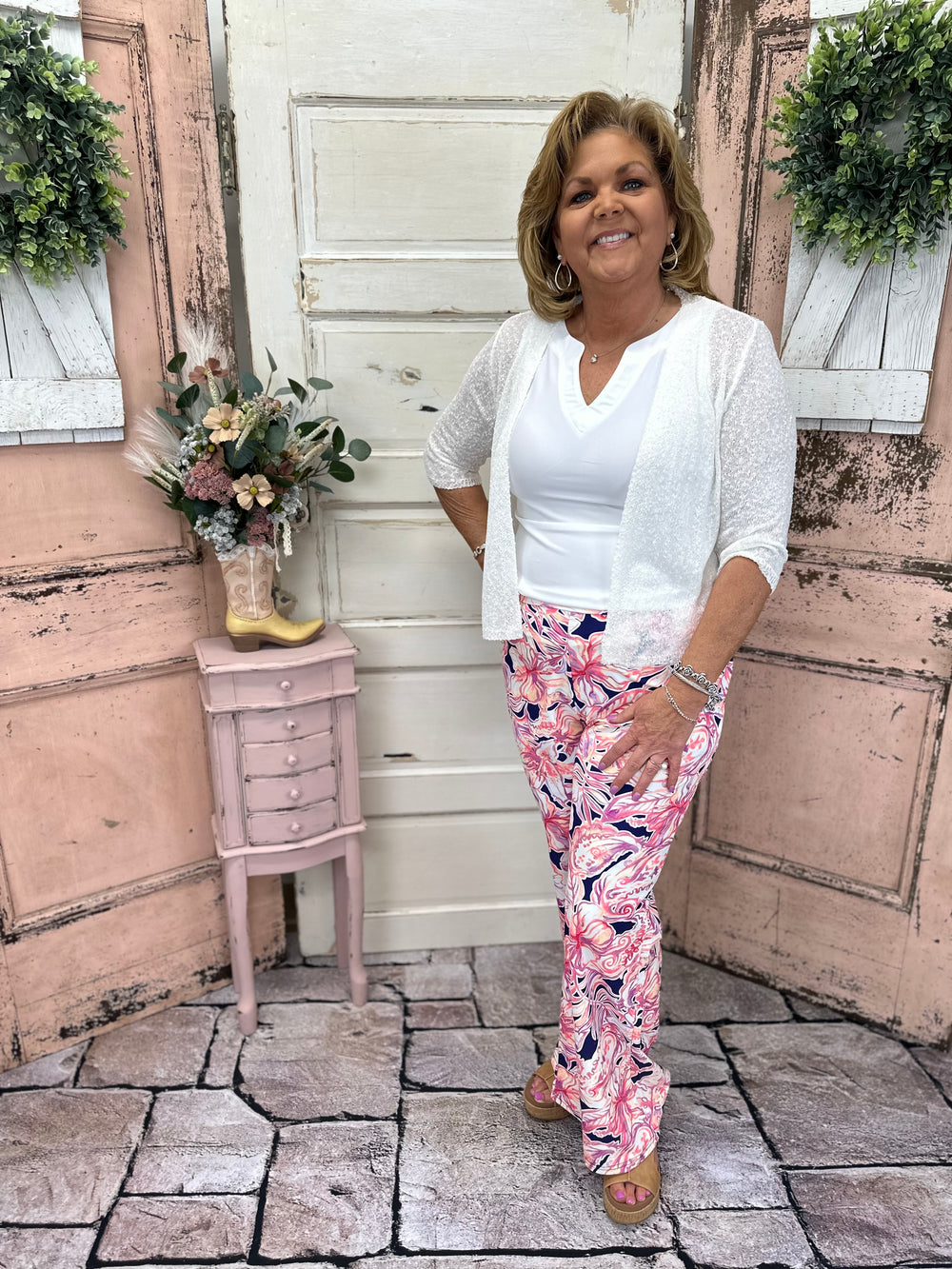 Stay chic and sun-safe in our Molly Wide Leg Pants in Tropical Haven print. With UPF50 fabric, side pockets, and a comfy stretch waistband, they’re perfect for summer.