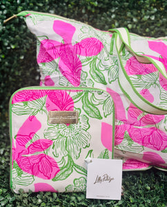 Perfect for vacations, weekend getaways, or everyday errands, this packable tote combines function with Lilly’s iconic Sunset Shadows print. Toss it in your suitcase, carry-on, or car, and you’ll always have room for more.