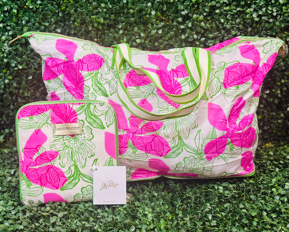 Perfect for vacations, weekend getaways, or everyday errands, this packable tote combines function with Lilly’s iconic Sunset Shadows print. Toss it in your suitcase, carry-on, or car, and you’ll always have room for more.