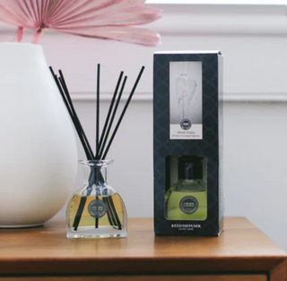 Powerful fragrance in a neutral glass vase makes a Bridgewater Reed Diffuser the perfect complement to your home décor. Our fiber reeds provide twice the fragrance of traditional rattan reeds with no need to flip!