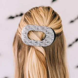 Say hello to effortless comfort with the all-new TELETIES Flat Round Hair Clip! Made from our signature nearly unbreakable material, this innovative clip is designed for ultimate ease—whether you're lying down, practicing yoga, or simply kicking back and relaxing.