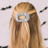 Lay down flat with comfort
Bendable teeth for a secure yet gentle hold
Lightweight, durable, and suitable for all hair types
Perfect for all-day wear—from sunup to sundown
