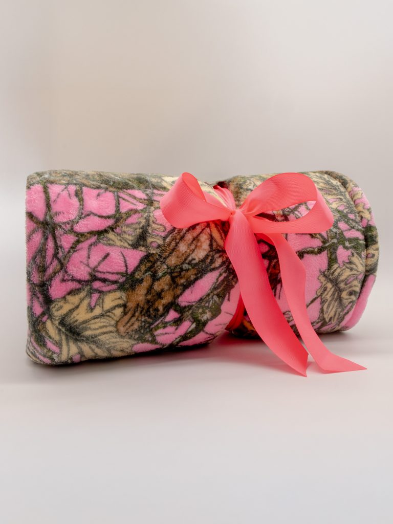 Cozy up this season with Simply Southern Simply Soft Blankets! Available in 2 everyday designs—Pink Camo & Quilted Pattern—these ultra-soft 100% polyester blankets keep you warm in style. Perfect for gifting or snuggling by the fire. 