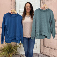 Simply Southern Amber Knit Top
Effortlessly chic and cozy, the Simply Southern Amber Knit Top is a must-have for everyday wear. Designed with an oversized silhouette, forward side seams, and a dropped hem for a flattering drape. Finished with a classic crew neckline and balloon sleeves with cuff detail for a soft, feminine touch.
