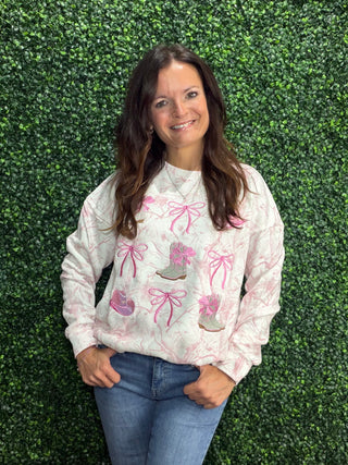 Simply Southern Everyday Embroidered Crew - Pink Camo
Features embroidered cowboy boots, cowboy hats and pink bows on the crew