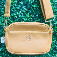 The Simply Southern Ibiza Crossbody blends style and function with PU leather, zip top closure, front pocket, and fully lined interior with card sleeves and zip pocket. Features detachable strap and Simply Southern logo.