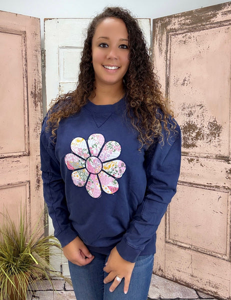 Katarina Pullover - Flower
Simply Southern Pullover 
Simply Southern 
Flower patch 
Patch work 
Trendy sweatshirt