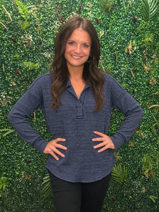 Color | Dusk
Fabric | Textured knit; 20% rayon, 74% polyester, 6% spandex
Neckline | Collared V-neck
Brand Detail | Simply Southern logo label
Available Sizes | XS–XXL
