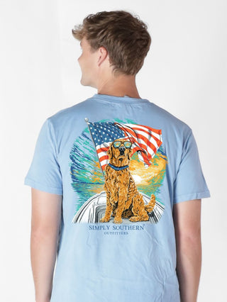 Simply Southern Men’s Patriotic Dog & Boat Tee – Ice Blue

Celebrate American pride with this premium Simply Southern tee featuring a patriotic pup on the open water. Crafted from 100% breathable cotton, it delivers all-day comfort and a classic fit built for boat days and summer sun.

Simply Southern mens shirt, patriotic dog tee, boat life shirt, American flag dog tee, 100% cotton mens t-shirt, southern style mens clothing, 4th of July mens shirt, MAVRK dog tee.