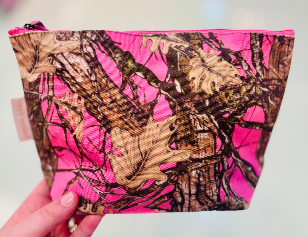 Simply Southern 
Simply Southern travel pouch 
Pink Camo
Trendy