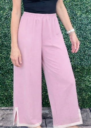 Simply Southern lounge pants, pintuck lounge pant, women’s elastic waist pants, modal lounge pants, casual women’s pants, Sweet Southern Charm Simply Southern. Simply Southern pintuck lounge pant with elastic waistband, slanted pockets, and contrasting hem detail, women’s full-length lounge pants.