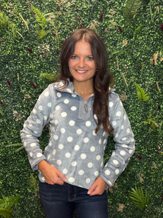 Brand | Simply Southern
Style | Y-neck pullover
Color | Grey
Print | white polka dots
Neckline | Y-neck with half-zip detail
Fit | Relaxed, comfortable silhouette
Fabric Feel | Soft fleece with a cozy, plush feel
