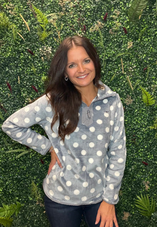 Brand | Simply Southern
Style | Y-neck pullover
Color | Grey
Print | white polka dots
Neckline | Y-neck with half-zip detail
Fit | Relaxed, comfortable silhouette
Fabric Feel | Soft fleece with a cozy, plush feel
