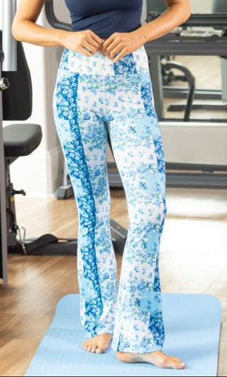 Simply Southern scalloped flare leggings with high waist and scalloped waistband.