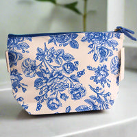 Simply Southern 
Simply Southern Cosmo Bag 
Rose Print 