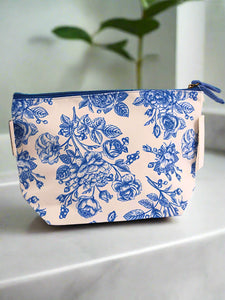 Simply Southern 
Simply Southern Cosmo Bag 
Rose Print 