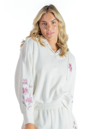 Simply Southern hoodie, cropped hoodie women, snap front hoodie, quarter snap hoodie, casual women’s hoodie, layering hoodie, Sweet Southern Charm Simply Southern
Simply Southern snap cropped hoodie with quarter snap closure, hooded neckline, and embroidered logo, women’s casual layering hoodie