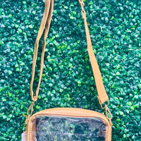 Simply Southern Stadium Crossbody - Coco
The Simply Southern Stadium Crossbody is perfect for game day, concerts, or nights out. Clear PU body, gold hardware, zip closure, and detachable strap.