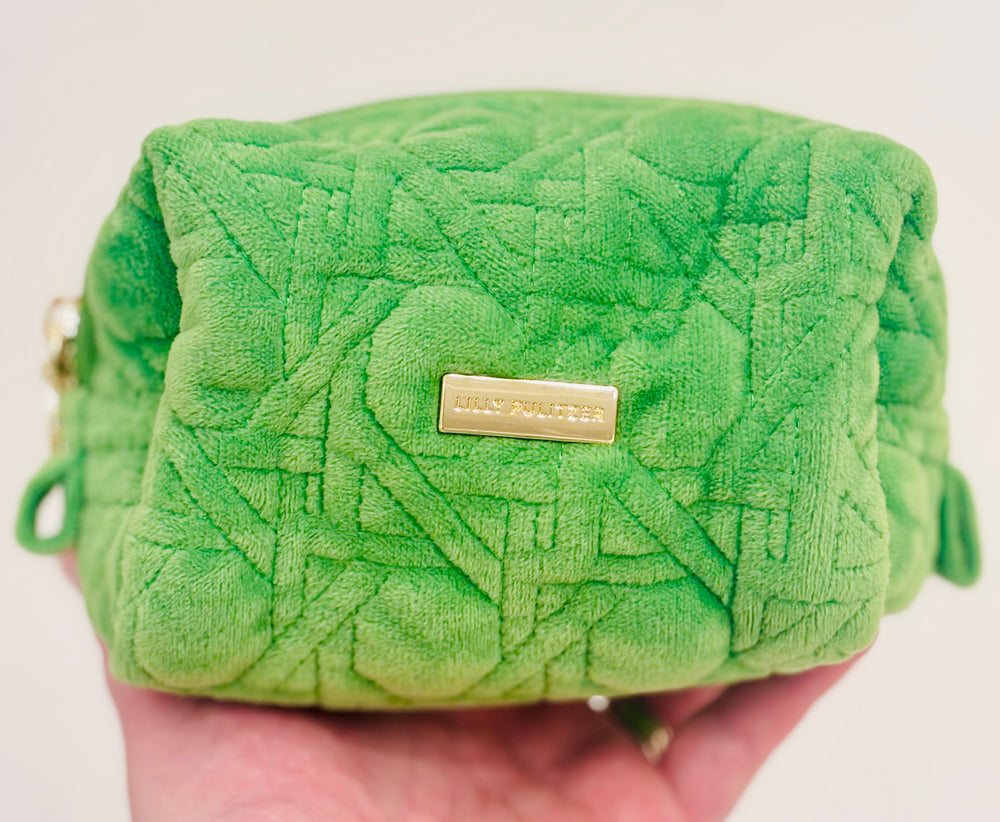 Peninsula Green quilted fabric and gold bamboo zipper pulls. The outside is stain-resistant and easy to clean so it will hold up trip after trip.