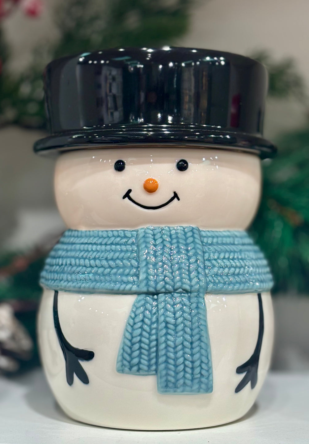 Adorable snowman wax warmer with cozy glow. Flame-free and festive—perfect for filling your home with winter cheer and safe fragrance.