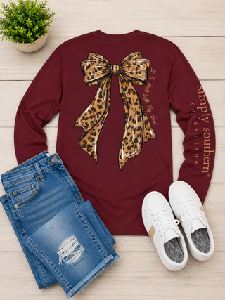 Brand | Simply Southern
Style | Long Sleeve Graphic Tee
Graphic | Oversized leopard print bow with "It Is Well With My Soul" saying
Sleeve Detail | "Simply Southern Collection" printed down the left sleeve
Color | Maroon (Burgundy)
Neckline | Crew neck
Sleeve | Long sleeve
Fabric | 100% Cotton — soft, breathable, and easy to care for
Care | Machine wash cold, tumble dry low