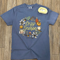 Crisp mornings, colorful leaves, and slow, snuggly days — the Cozy Season tee by Southernology® is your must-have for fall! Whether you’re sipping cider, cozying up with a blanket, or snapping photos at the pumpkin patch, this ultra-soft Comfort Colors short sleeve tee in "blue jean" is the perfect go-to for all your autumn adventures.