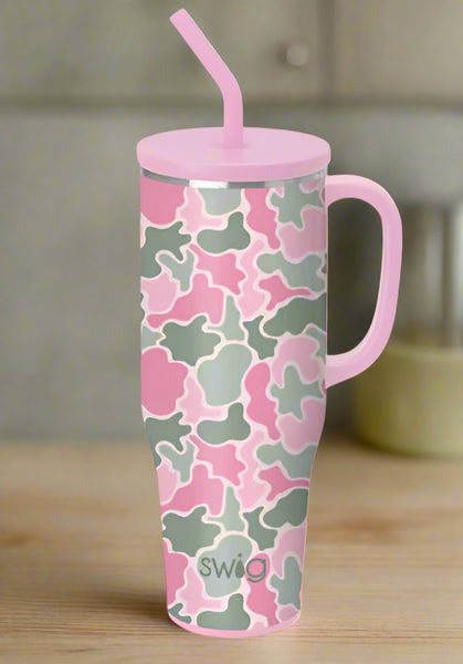 Mega sips, mega chill!🧊 Just a girl who loves camo? This duck style camo in pinks and greens will be your perfect accessory.