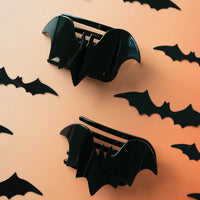 TELETIES Bat Flat Hair Clip in Black with bendable teeth

Comfortable flat black hair clip for lying down or yoga

TELETIES nearly unbreakable Bat Flat Clip for all hair types

Medium flat black TELETIES hair clip with secure hold

TELETIES Bat Flat Clip in Black – lightweight and durable
