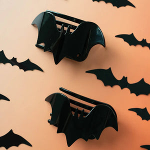 TELETIES Bat Flat Hair Clip in Black with bendable teeth

Comfortable flat black hair clip for lying down or yoga

TELETIES nearly unbreakable Bat Flat Clip for all hair types

Medium flat black TELETIES hair clip with secure hold

TELETIES Bat Flat Clip in Black – lightweight and durable
