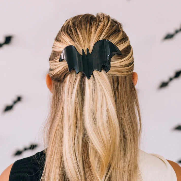TELETIES Bat Flat Hair Clip in Black with bendable teeth

Comfortable flat black hair clip for lying down or yoga

TELETIES nearly unbreakable Bat Flat Clip for all hair types

Medium flat black TELETIES hair clip with secure hold

TELETIES Bat Flat Clip in Black – lightweight and durable