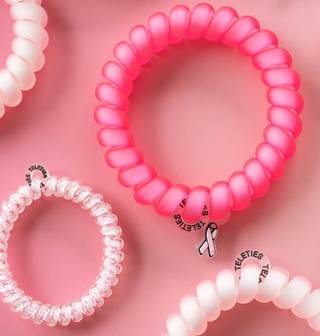 Meet your new year-round hair essential! The Large TELETIES Hair Coils deliver a strong grip without damage, keeping your style secure all day long. When not in your hair, they double as a chic wrist accessory—functional and fashionable in one.