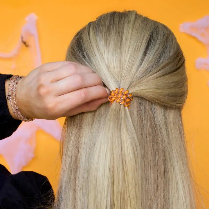 Strong grip, no rip design for all-day hold

Doubles as a stylish bracelet
Durable and waterproof for all occasions
Gentle on hair—prevents breakage, headaches, and creases