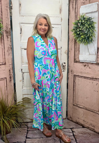 Make a statement with our tiered maxi dress! This tiered maxi dress features a flattering V-neckline and elegant collar detail, combining flowy style with effortless comfort. Lightweight, breathable, and wrinkle-free, it also offers optional UPF50+ sun protection—perfect for beach days, vacations, or casual summer evenings.

Details:
✨ Tiered maxi design with collar detail
✨ Flattering V-neckline
☀️ UPF50+ sun protection
👗 Lightweight, breathable, and wrinkle-free
