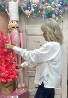 Where festive meets fabulously chic! 🎅✨ Our Toile Tidings Santa Sweatshirt is the ultimate mix of cozy comfort and Christmas charm. This snowy white beauty features a vintage-inspired toile Santa with dot detailing and a shimmering gold outline for that perfect holiday sparkle. The DTF printed side bow cutouts give serious gift-wrap goals—making this sweatshirt a total showstopper for the season.
