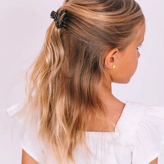 Style | Open Clip — open-design frame lets hair show through for a chic, airy look
Hold | Strong, reliable hold on all hair types
Teeth | Bendable, flexible teeth that spring back to shape — no snapping, no breakage
