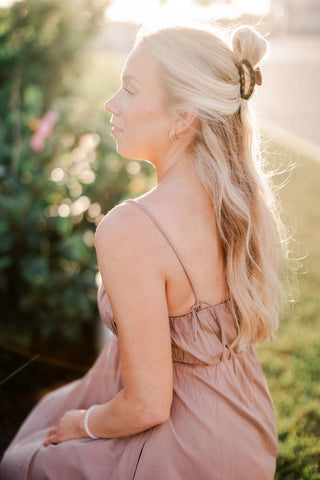 Style | Open Clip — open-design frame lets hair show through for a chic, airy look
Hold | Strong, reliable hold on all hair types
Teeth | Bendable, flexible teeth that spring back to shape — no snapping, no breakage