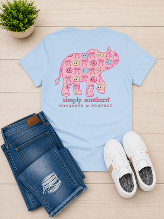 Brand | Simply Southern
Style | Short Sleeve Graphic Tee
Graphic | Pink elephant silhouette filled with dumpling and bow print, "Simply Southern Conserve &amp; Protect" saying
Color | Light Blue
Neckline | Crew neck
Sleeve | Short sleeve
Fabric | 100% Cotton — soft, breathable, and easy to care for
Care | Machine wash cold, tumble dry low