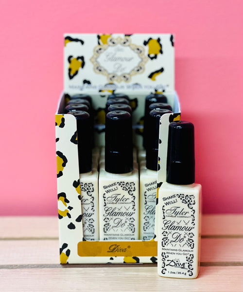 Tyler Candle Company's Glamorous Bathroom Spray keeps things fresh and fragrant! Simply spray before you go for a glamorous, odor-fighting experience.







